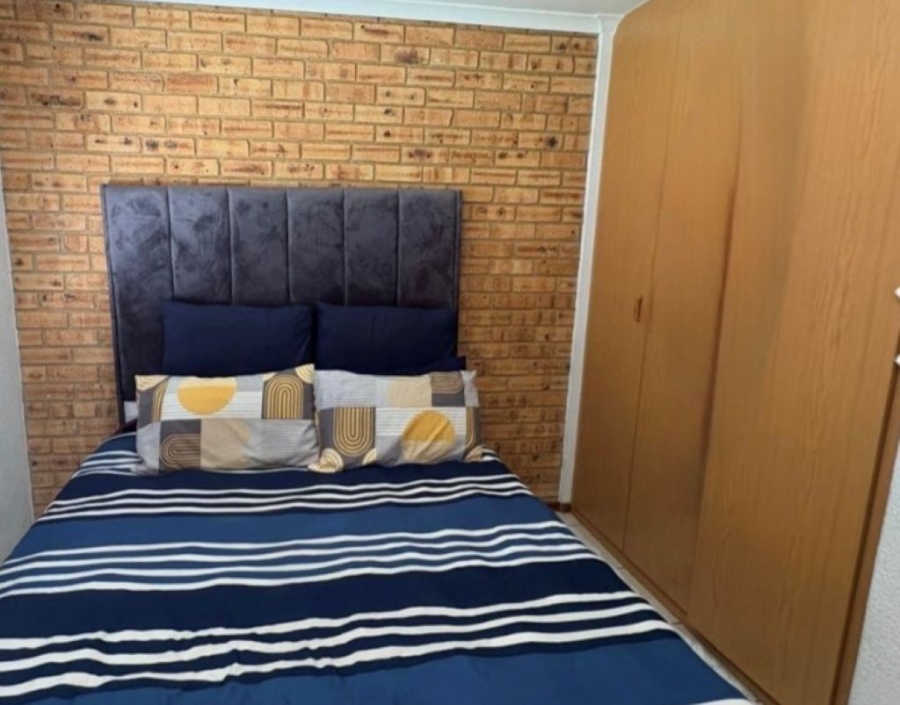 2 Bedroom Property for Sale in Finsbury Gauteng
