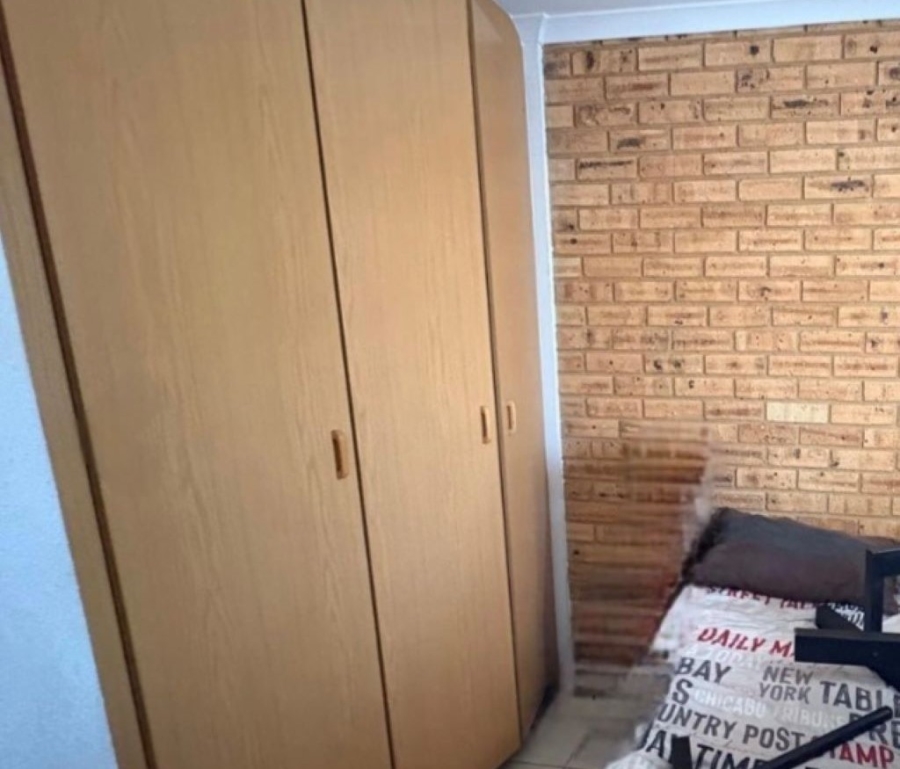 2 Bedroom Property for Sale in Finsbury Gauteng