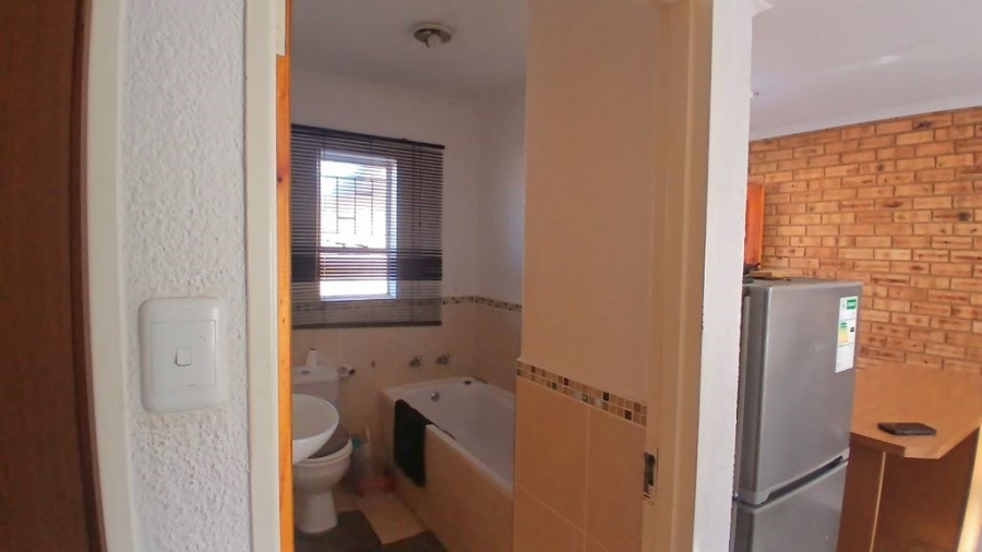 2 Bedroom Property for Sale in Finsbury Gauteng
