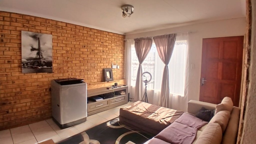 2 Bedroom Property for Sale in Finsbury Gauteng