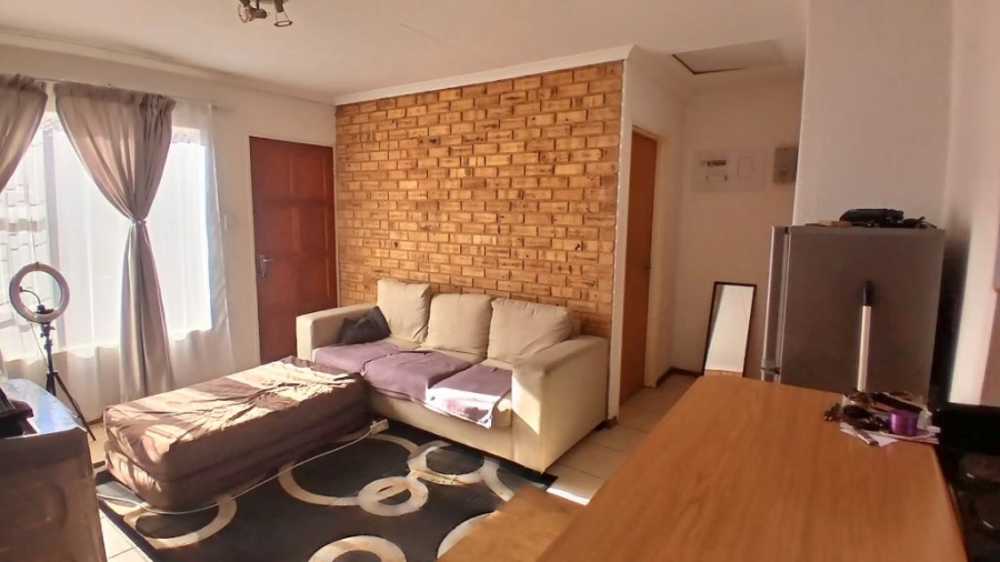 2 Bedroom Property for Sale in Finsbury Gauteng