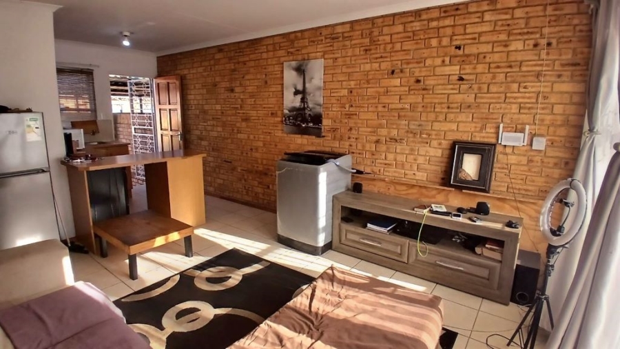 2 Bedroom Property for Sale in Finsbury Gauteng