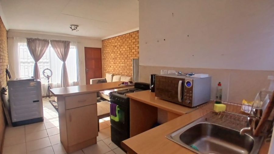 2 Bedroom Property for Sale in Finsbury Gauteng
