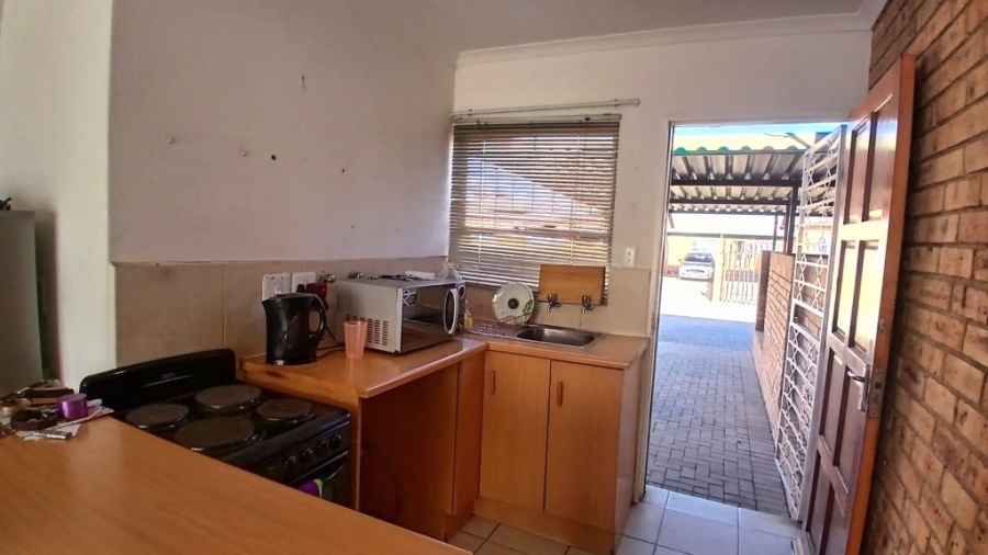 2 Bedroom Property for Sale in Finsbury Gauteng