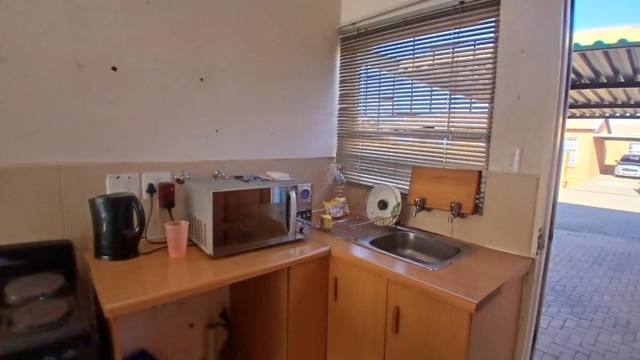 2 Bedroom Property for Sale in Finsbury Gauteng