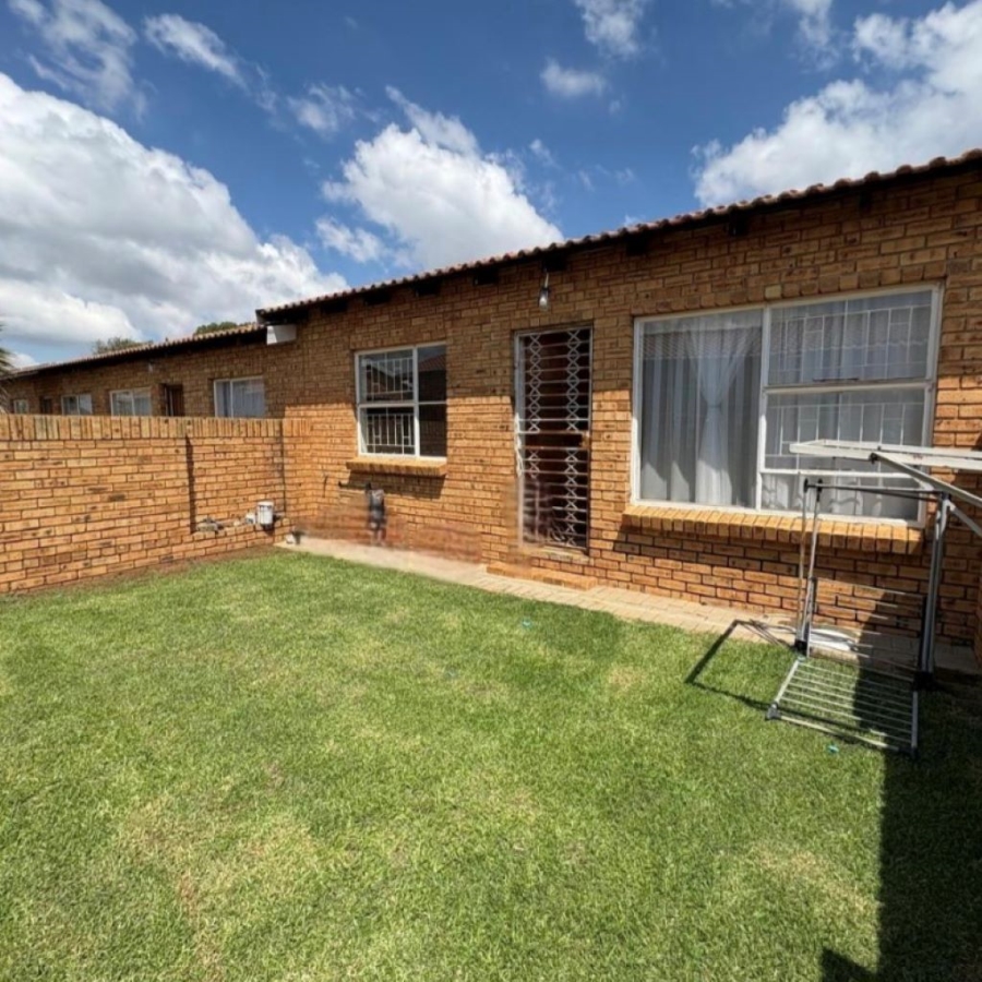 2 Bedroom Property for Sale in Finsbury Gauteng