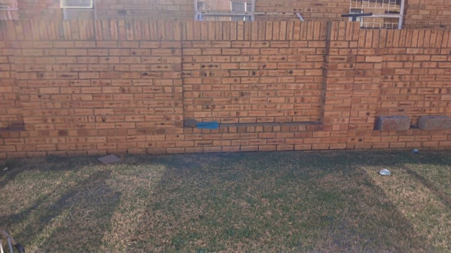 2 Bedroom Property for Sale in Finsbury Gauteng