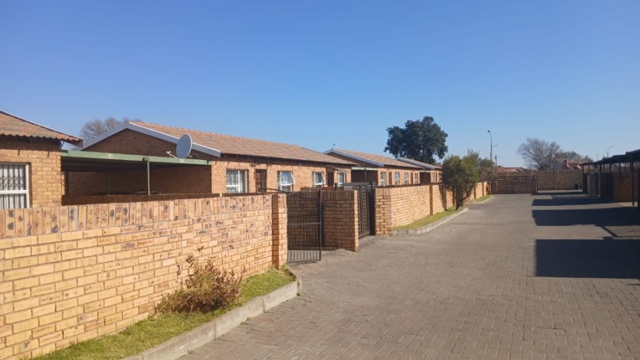 2 Bedroom Property for Sale in Finsbury Gauteng