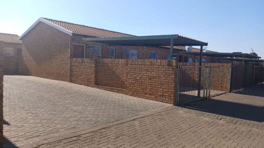 2 Bedroom Property for Sale in Finsbury Gauteng