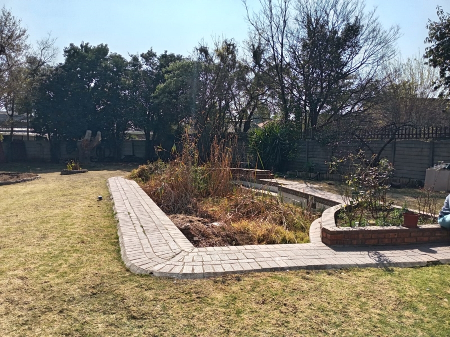 4 Bedroom Property for Sale in Brackenhurst Gauteng