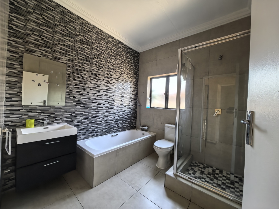 3 Bedroom Property for Sale in Sharonlea Gauteng