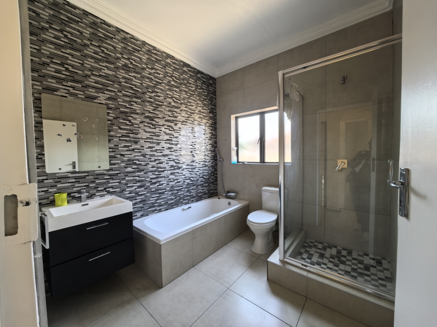3 Bedroom Property for Sale in Sharonlea Gauteng