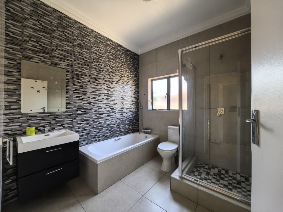 3 Bedroom Property for Sale in Sharonlea Gauteng