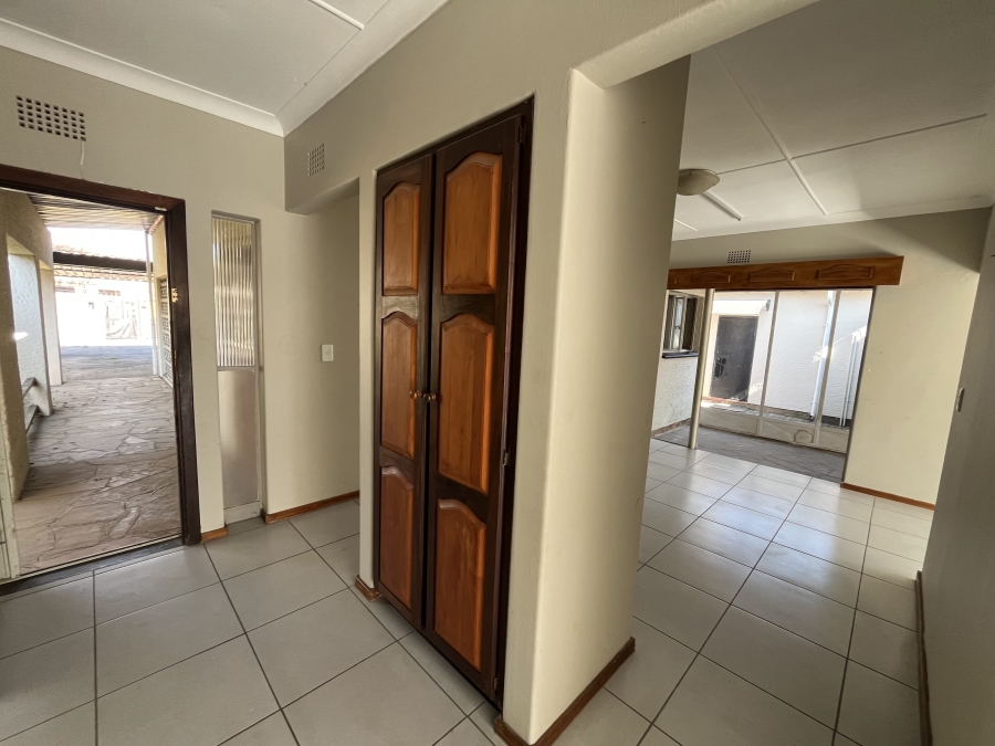 4 Bedroom Property for Sale in Nimrod Park Gauteng