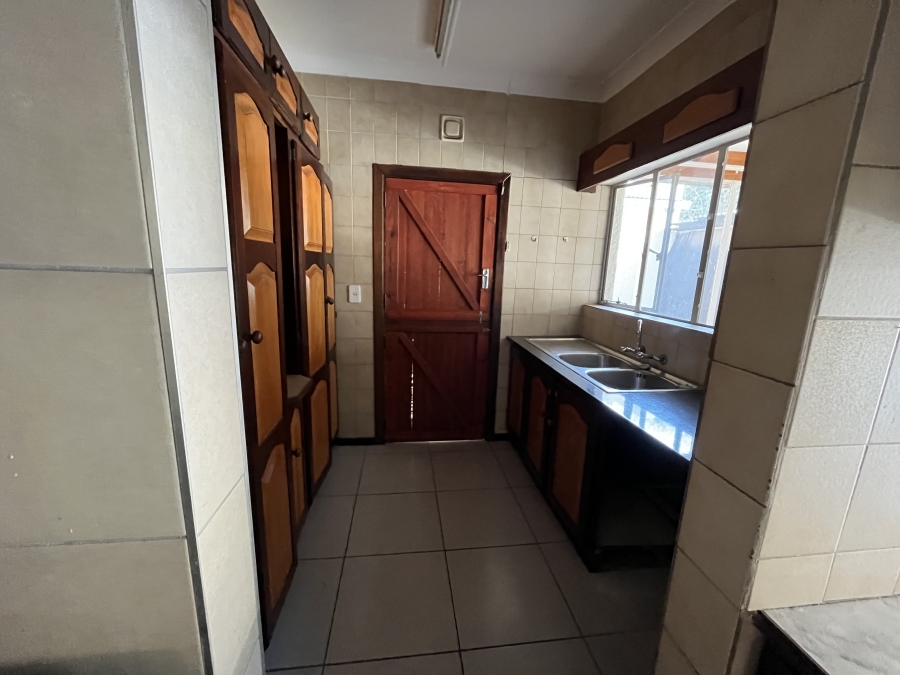 4 Bedroom Property for Sale in Nimrod Park Gauteng