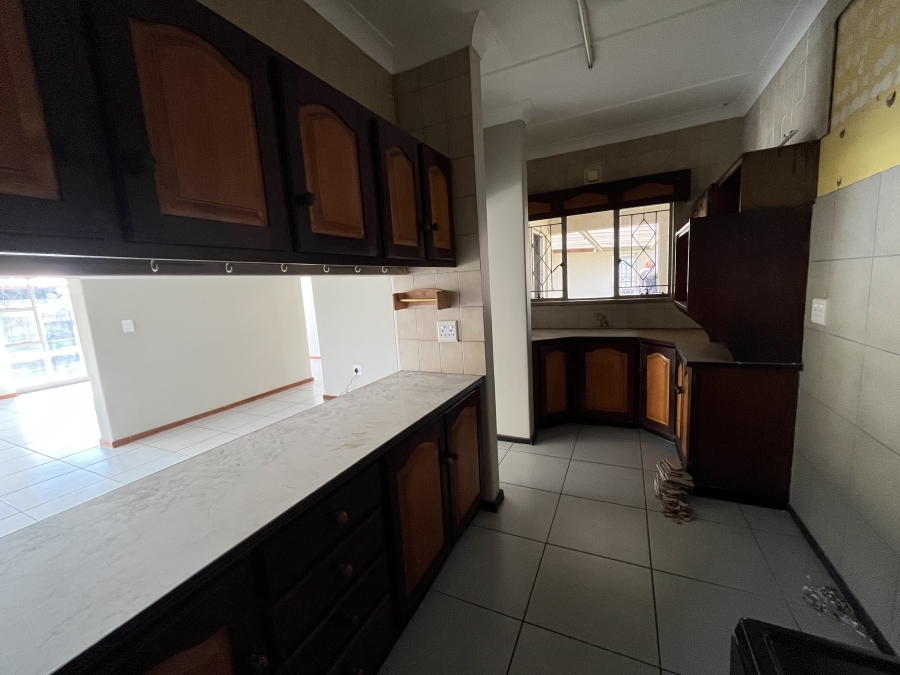 4 Bedroom Property for Sale in Nimrod Park Gauteng