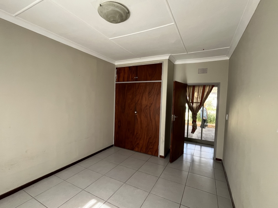 4 Bedroom Property for Sale in Nimrod Park Gauteng