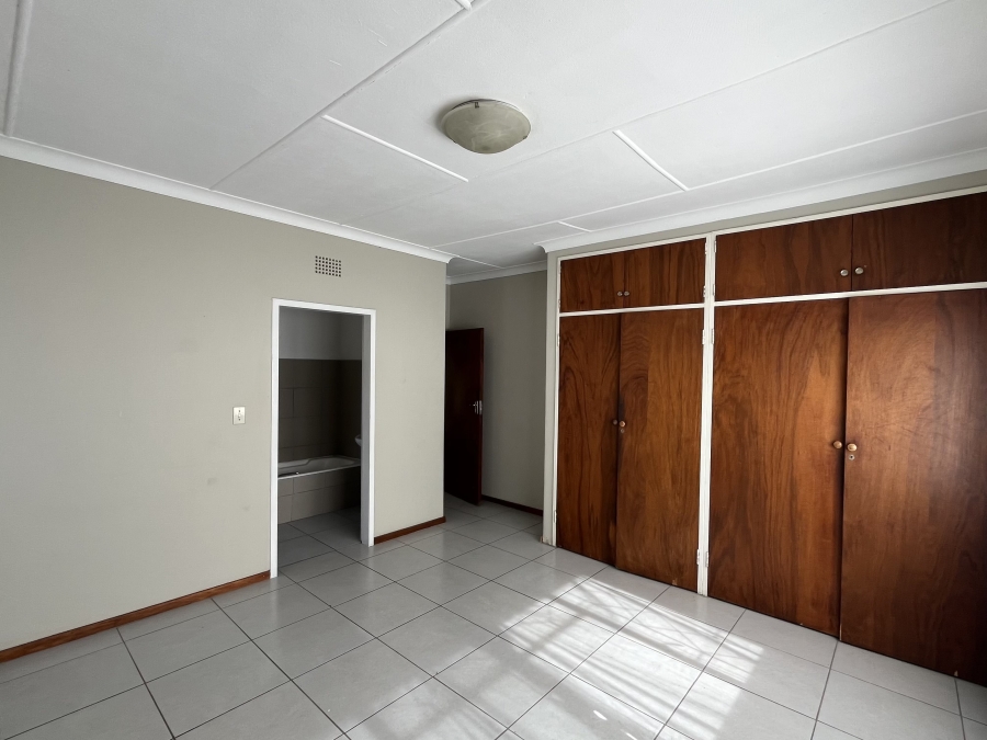 4 Bedroom Property for Sale in Nimrod Park Gauteng