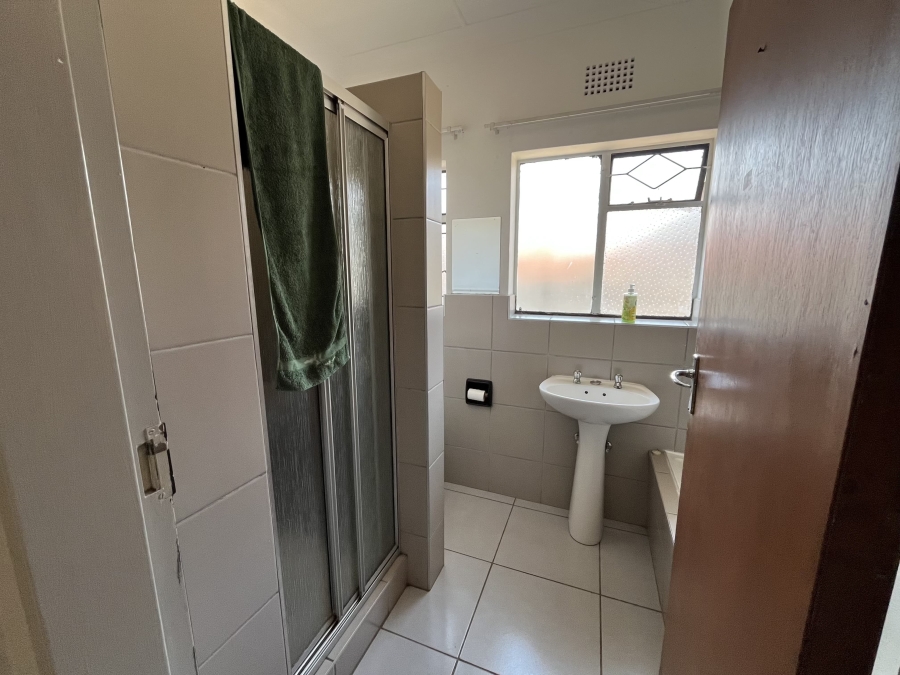 4 Bedroom Property for Sale in Nimrod Park Gauteng