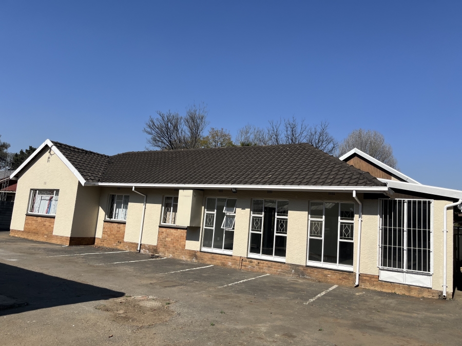 4 Bedroom Property for Sale in Nimrod Park Gauteng