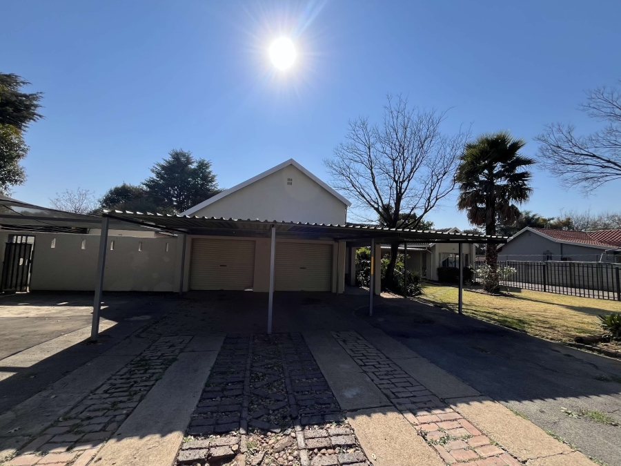 4 Bedroom Property for Sale in Nimrod Park Gauteng