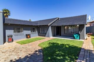 3 Bedroom Property for Sale in Mulbarton Gauteng