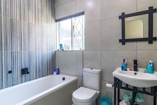 3 Bedroom Property for Sale in Mulbarton Gauteng