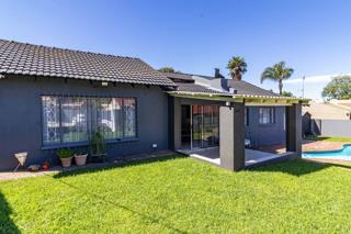 3 Bedroom Property for Sale in Mulbarton Gauteng