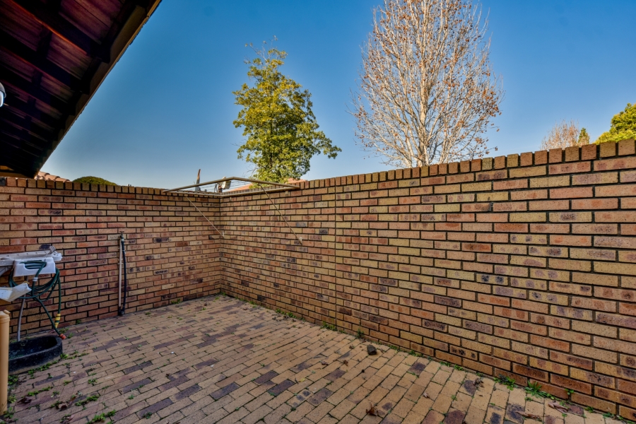 2 Bedroom Property for Sale in Faerie Glen Gauteng