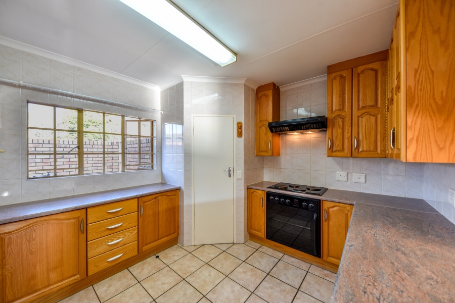 2 Bedroom Property for Sale in Faerie Glen Gauteng