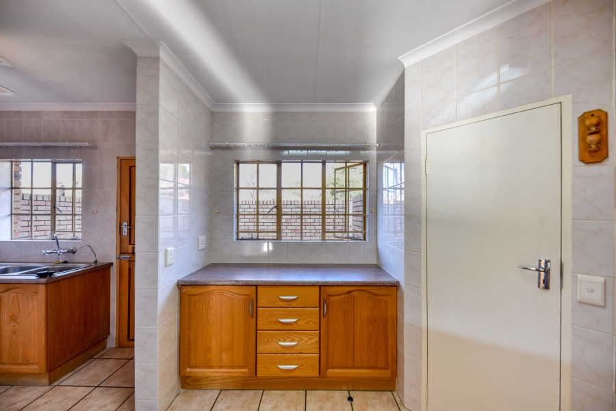 2 Bedroom Property for Sale in Faerie Glen Gauteng