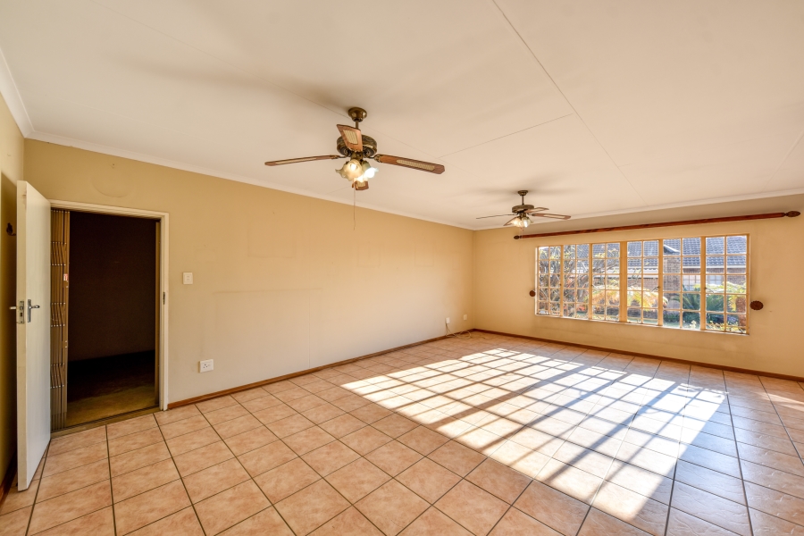 2 Bedroom Property for Sale in Faerie Glen Gauteng