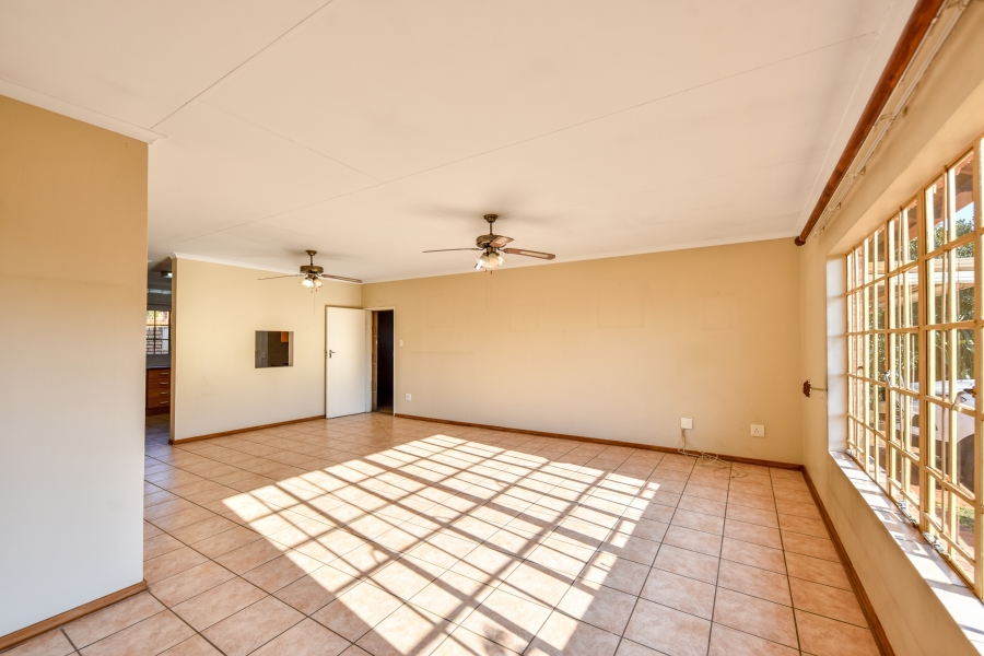 2 Bedroom Property for Sale in Faerie Glen Gauteng