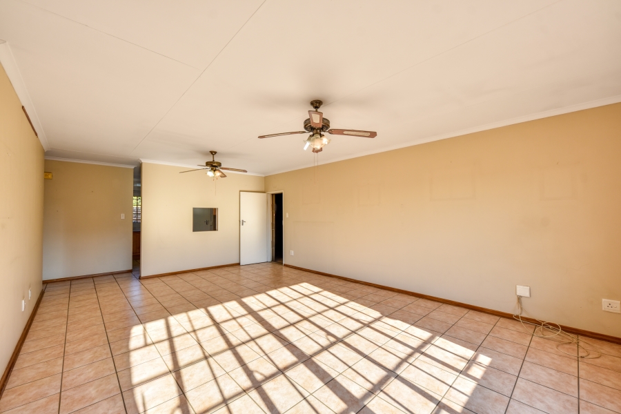 2 Bedroom Property for Sale in Faerie Glen Gauteng