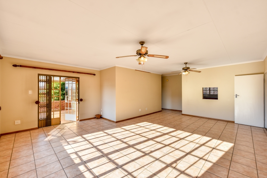 2 Bedroom Property for Sale in Faerie Glen Gauteng