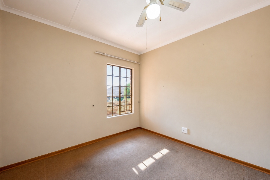 2 Bedroom Property for Sale in Faerie Glen Gauteng