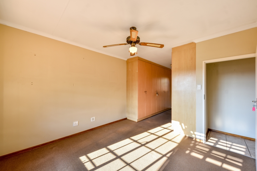 2 Bedroom Property for Sale in Faerie Glen Gauteng