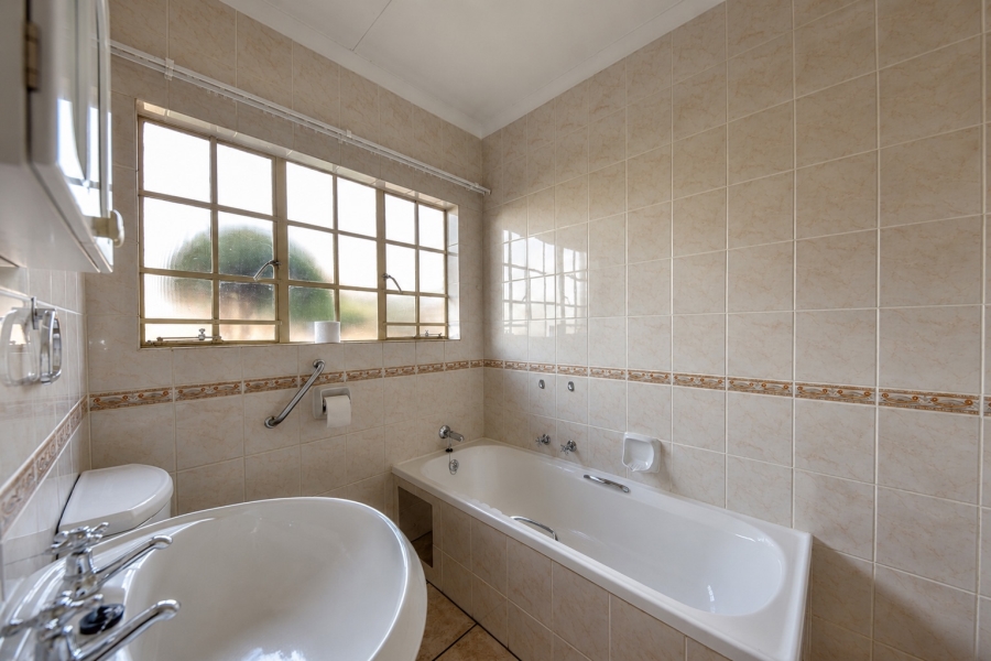2 Bedroom Property for Sale in Faerie Glen Gauteng