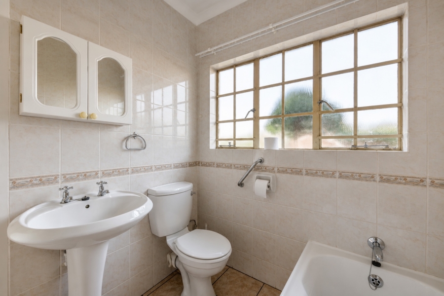 2 Bedroom Property for Sale in Faerie Glen Gauteng