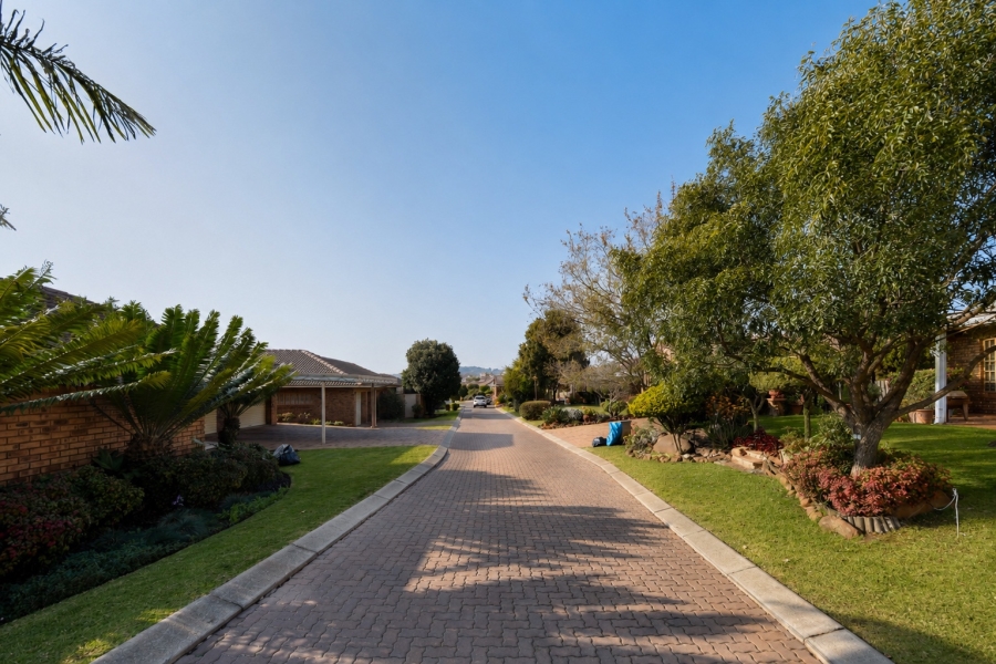 2 Bedroom Property for Sale in Faerie Glen Gauteng
