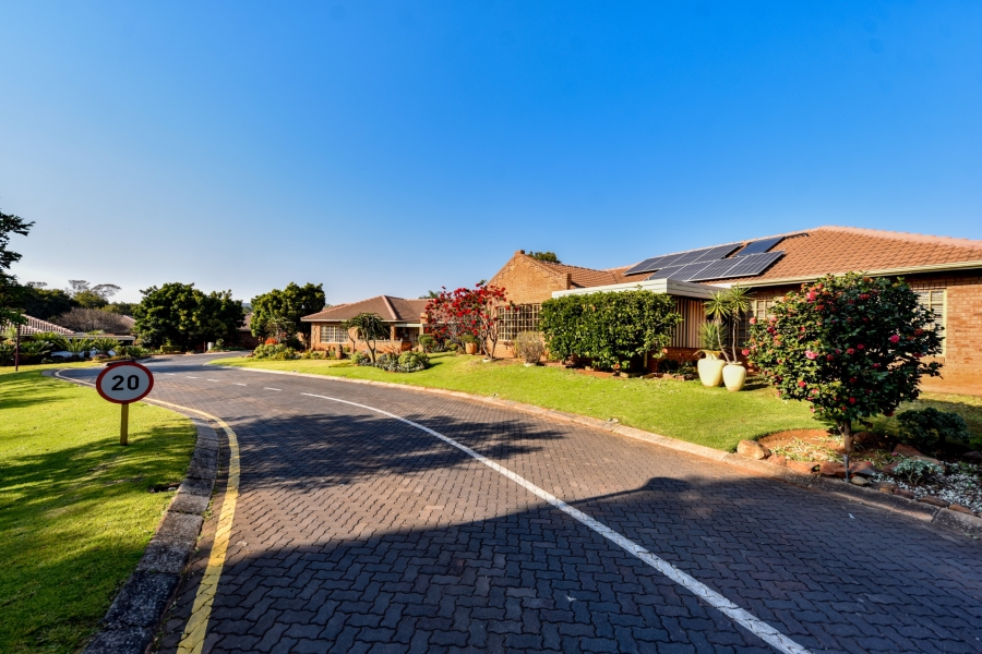 2 Bedroom Property for Sale in Faerie Glen Gauteng