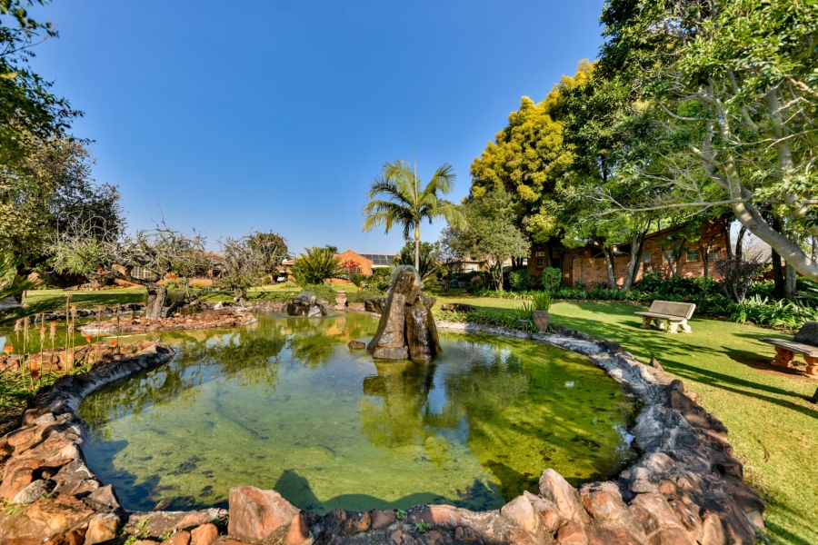 2 Bedroom Property for Sale in Faerie Glen Gauteng