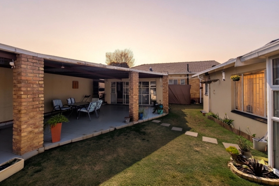 3 Bedroom Property for Sale in Rustivia Gauteng