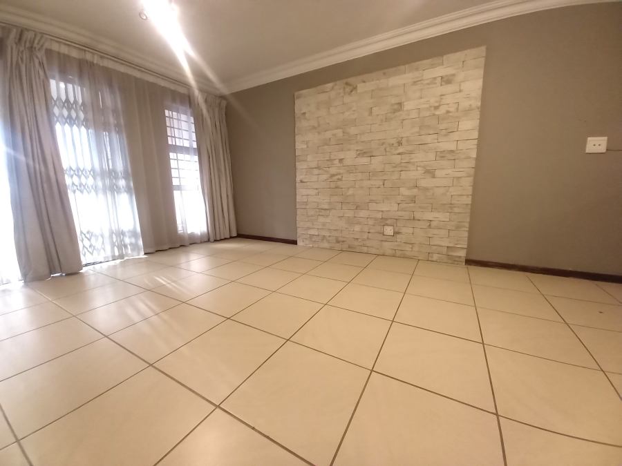 2 Bedroom Property for Sale in Nieuw Muckleneuk Gauteng