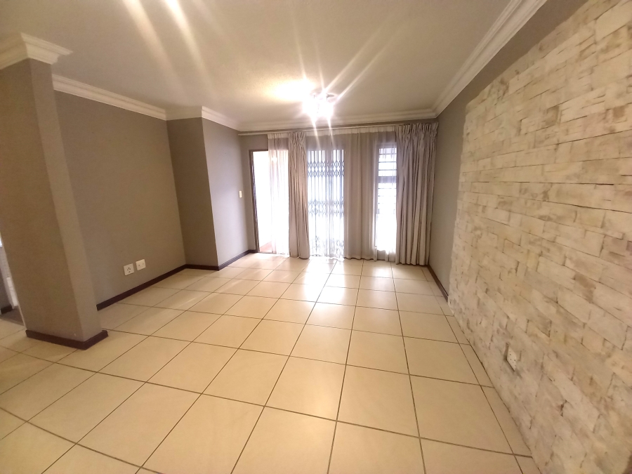 2 Bedroom Property for Sale in Nieuw Muckleneuk Gauteng