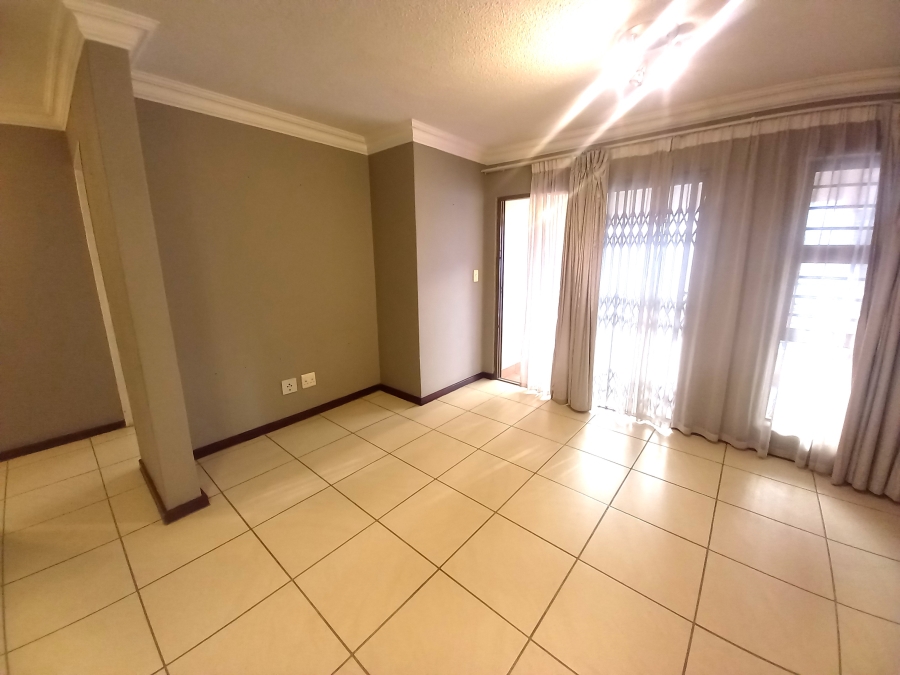 2 Bedroom Property for Sale in Nieuw Muckleneuk Gauteng