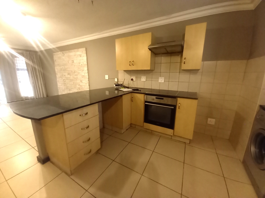 2 Bedroom Property for Sale in Nieuw Muckleneuk Gauteng