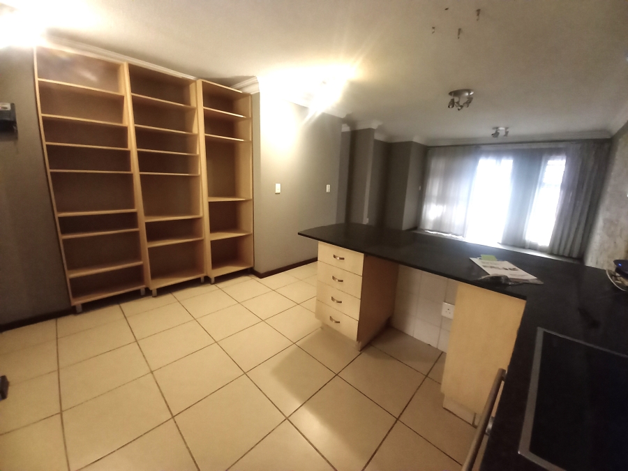 2 Bedroom Property for Sale in Nieuw Muckleneuk Gauteng