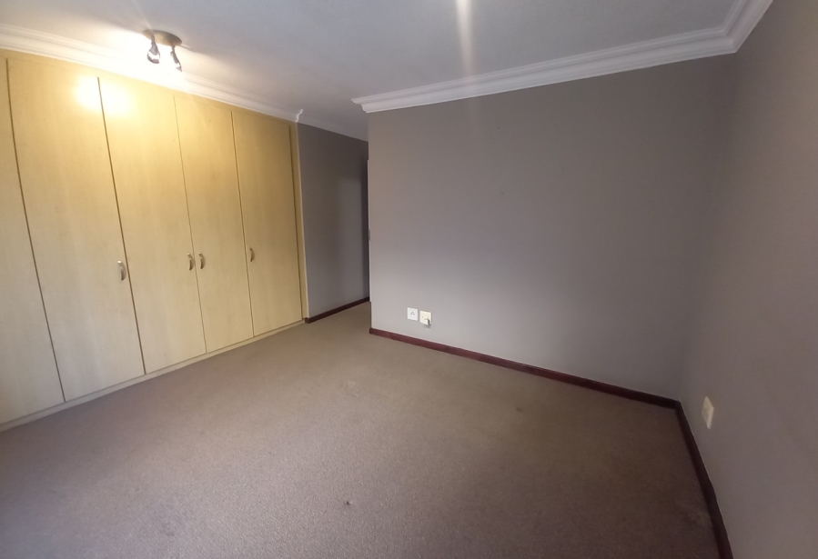 2 Bedroom Property for Sale in Nieuw Muckleneuk Gauteng