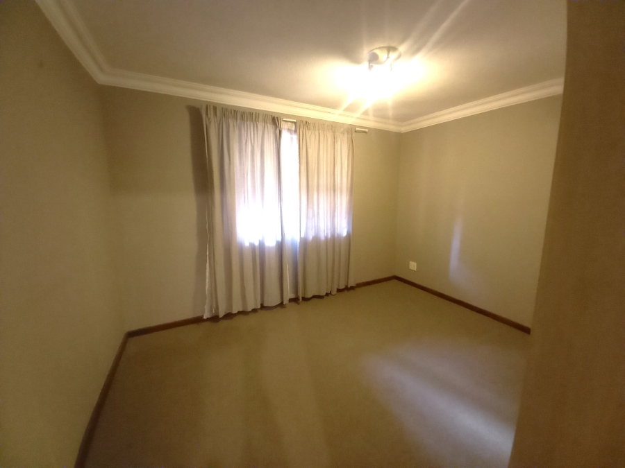 2 Bedroom Property for Sale in Nieuw Muckleneuk Gauteng